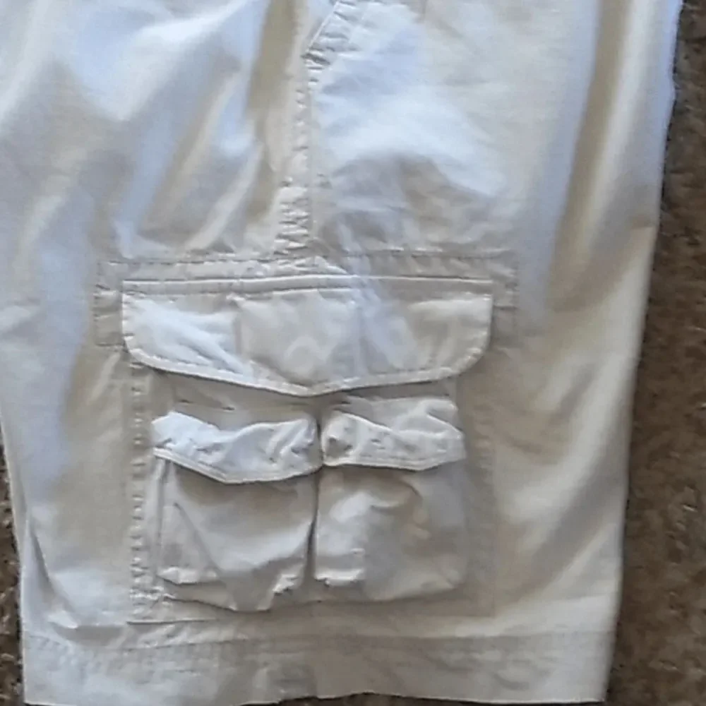 W32 Sonoma White Men's Cargo Shorts with Multi-Pocket Design